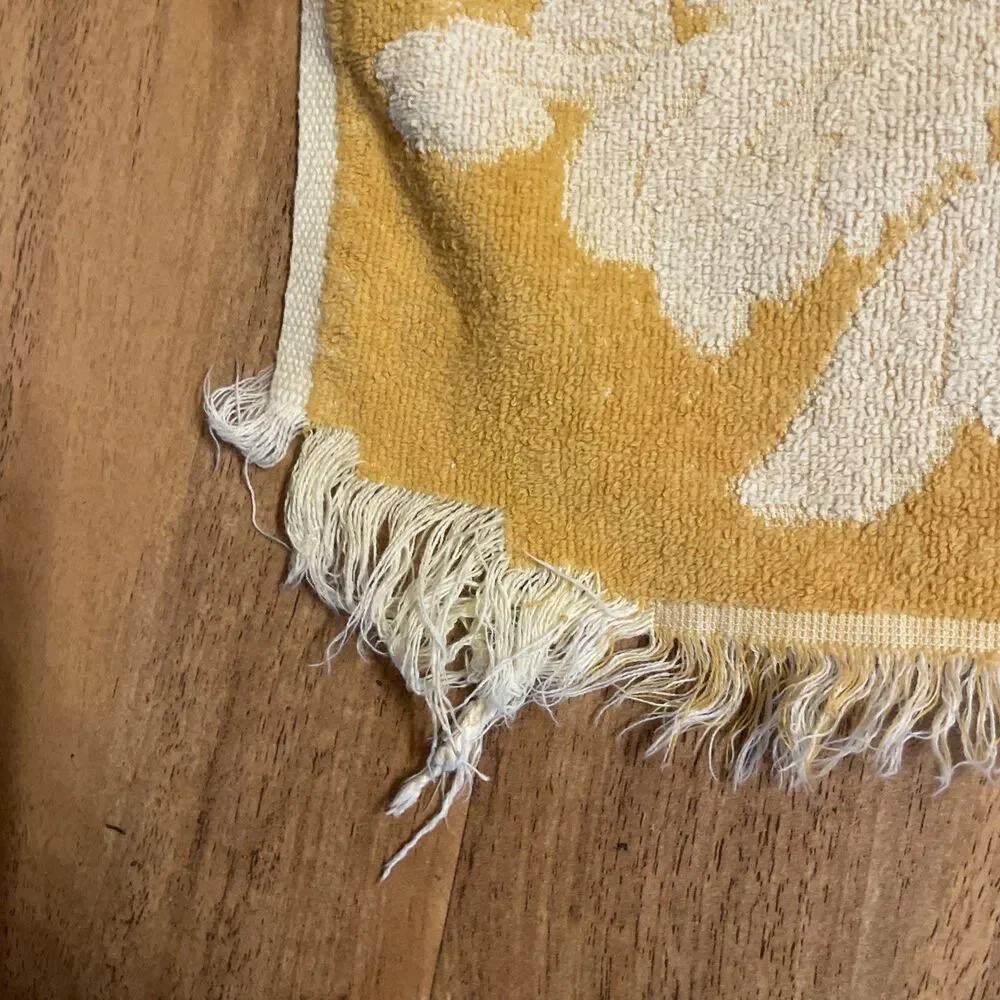 VTG MCM Cannon Monticello Bath Towel Yellow harvest gold Sculpted USA 24X38